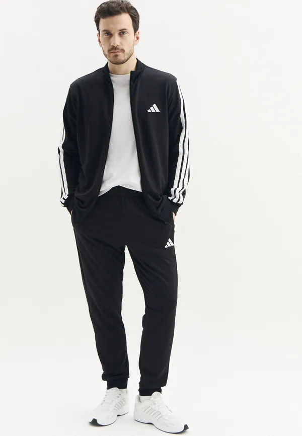 Костюм спортивный adidas