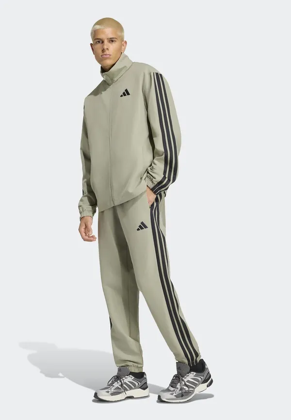 Костюм спортивный adidas