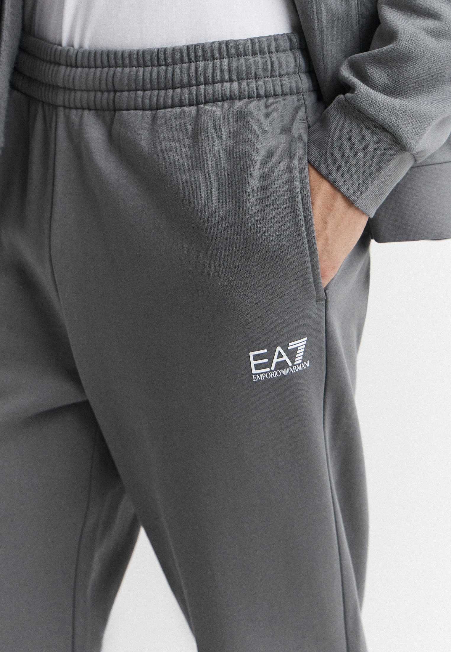 Костюм спортивный EA7
