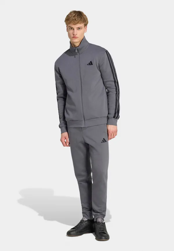 Костюм спортивный adidas