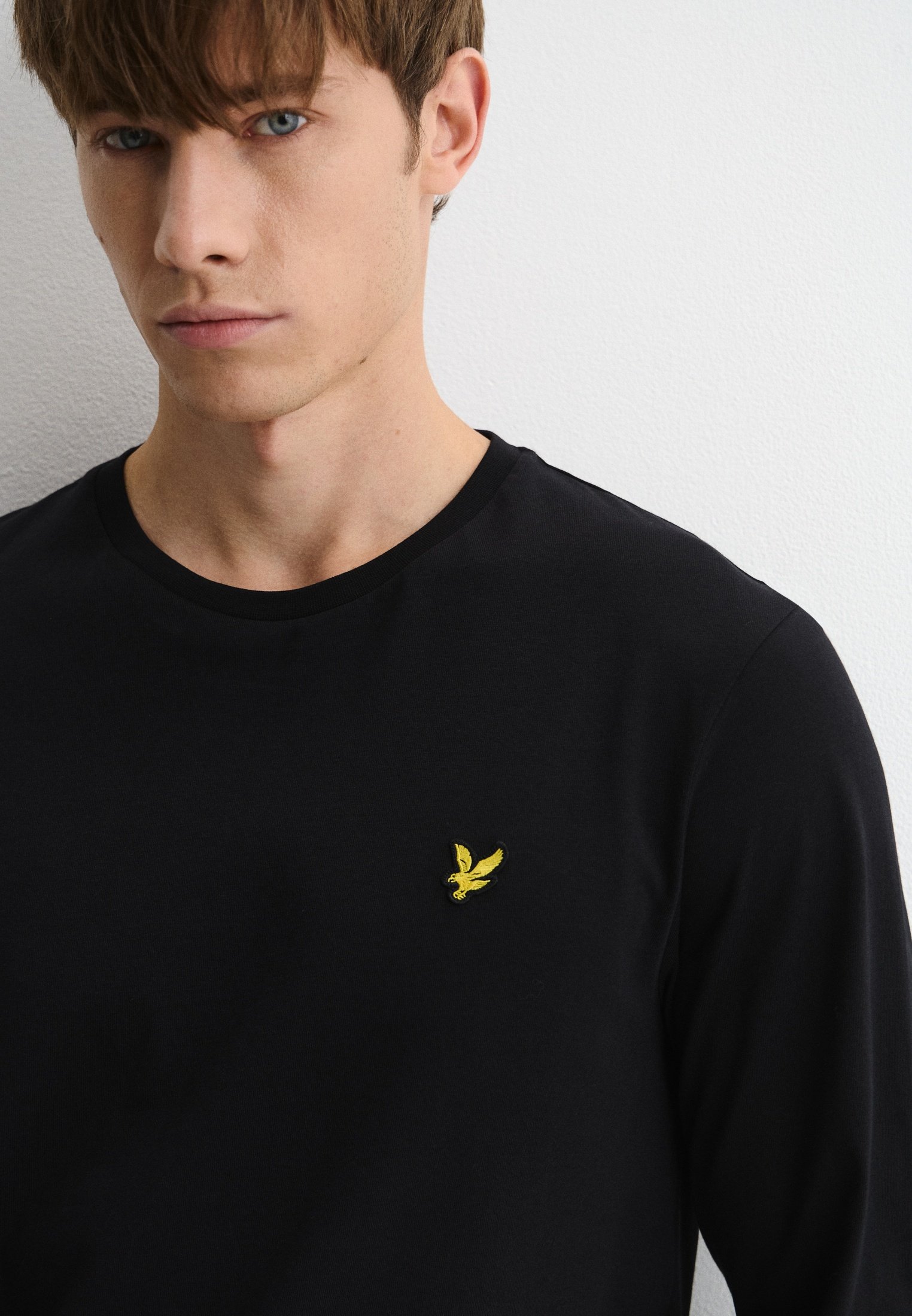 Лонгслив Lyle & Scott