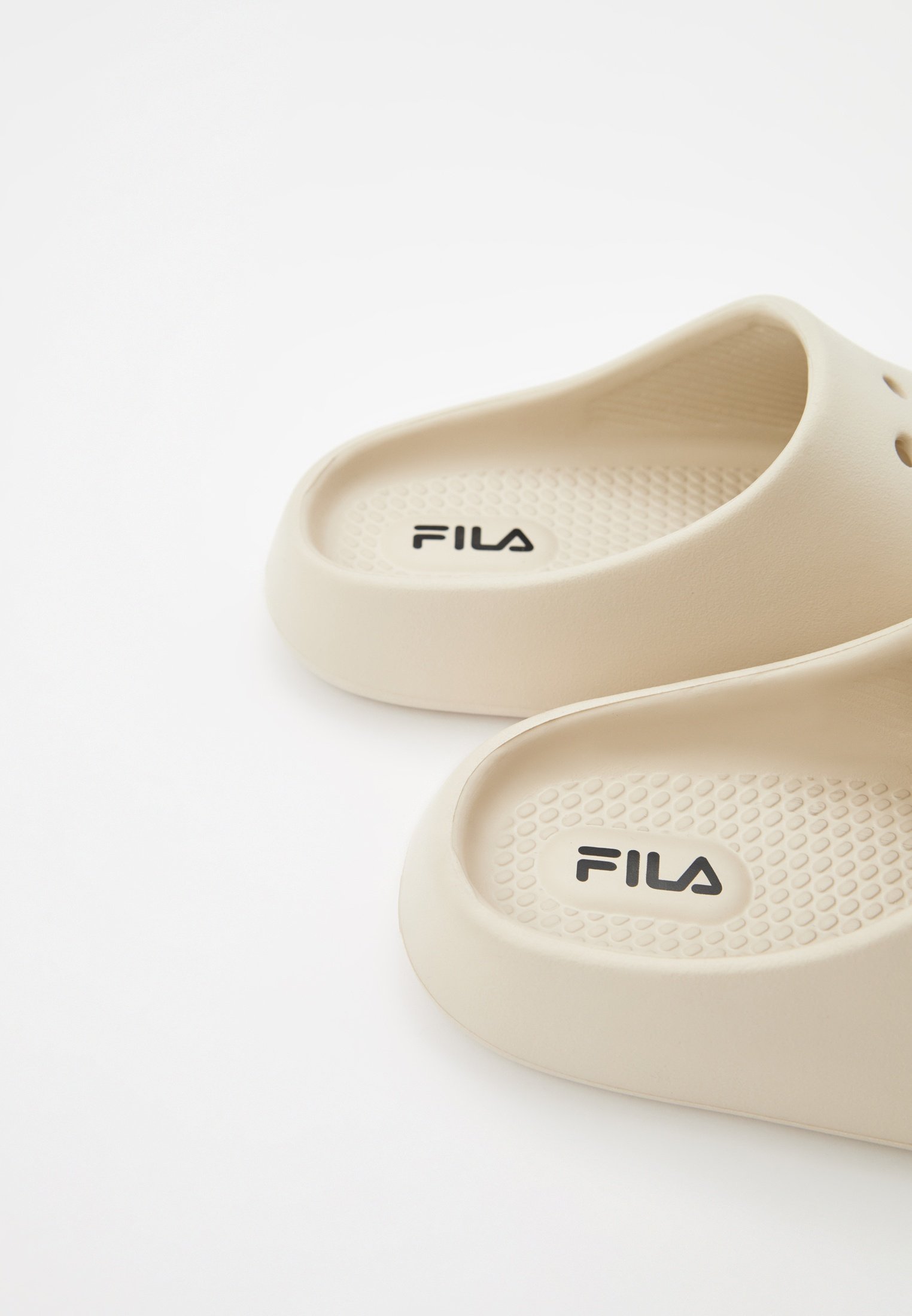 Сланцы Fila