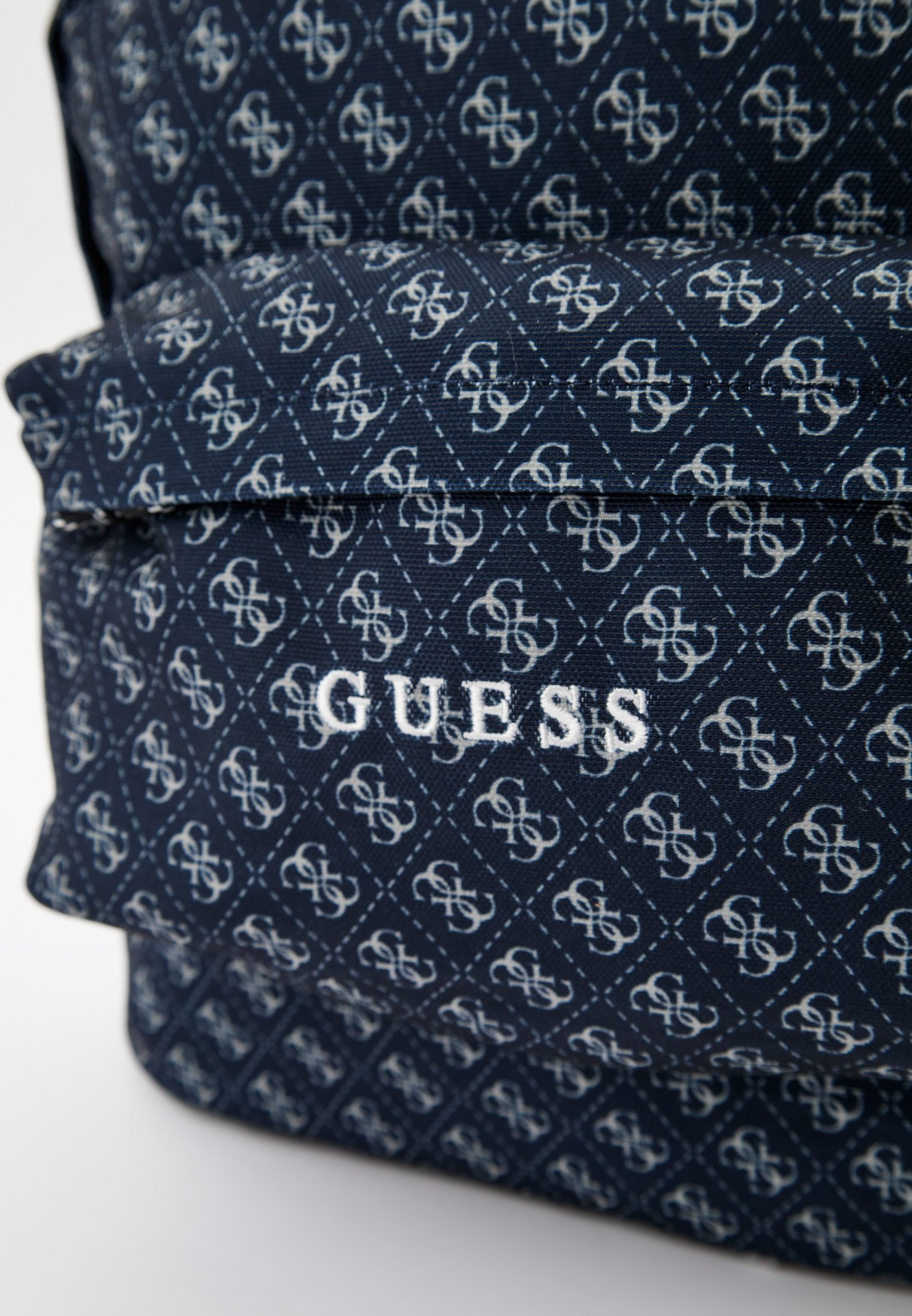 Рюкзак Guess