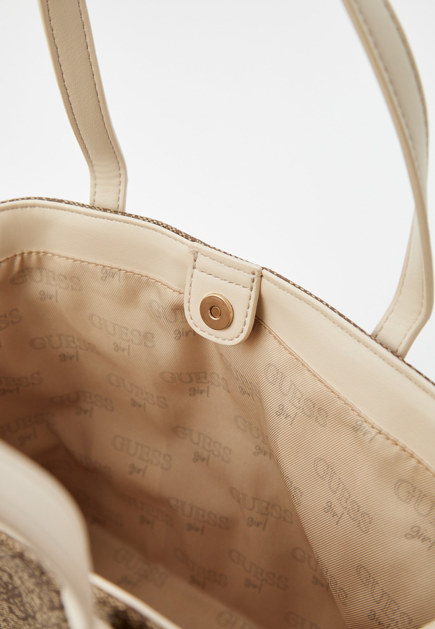 Сумка Guess